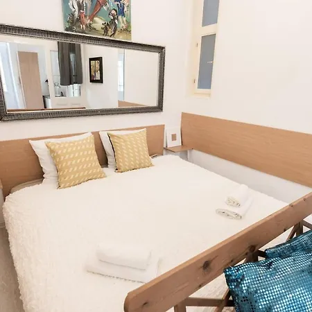 Cosy And Central With 4 Bedrooms And A/c Budapest